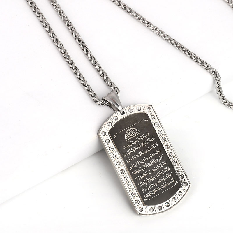 Collar con colgante de acero i - Al Ain Jewelry & Watches Exhibition 2025 reseña y precio