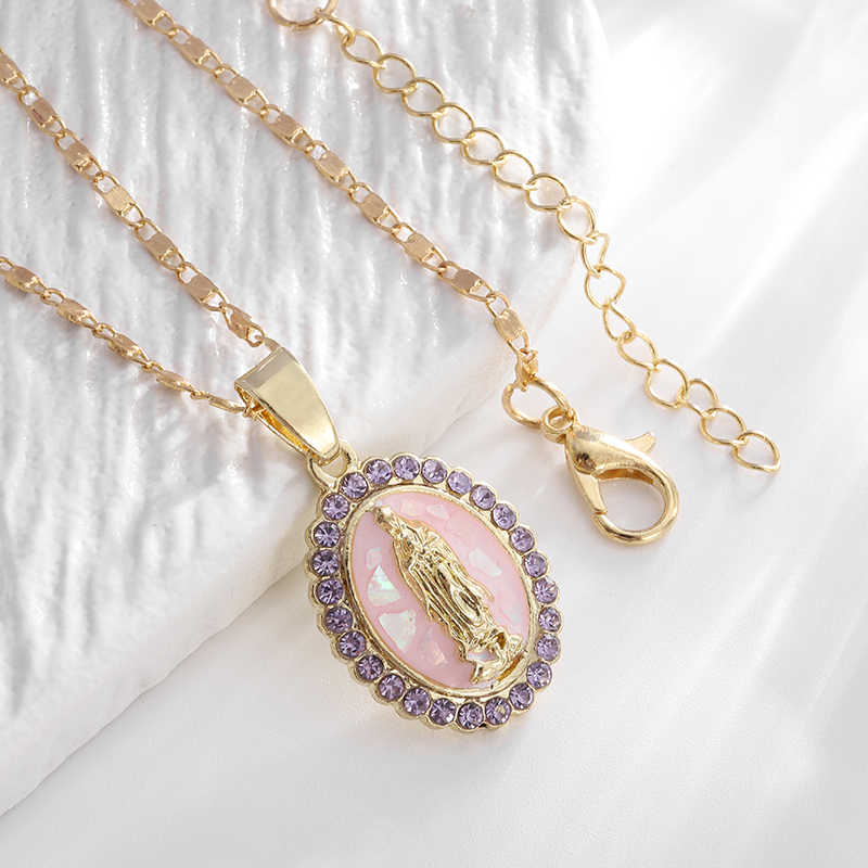Conjunto de estatua católica d - Al Ain Jewelry & Watches Exhibition 2025 reseña y precio